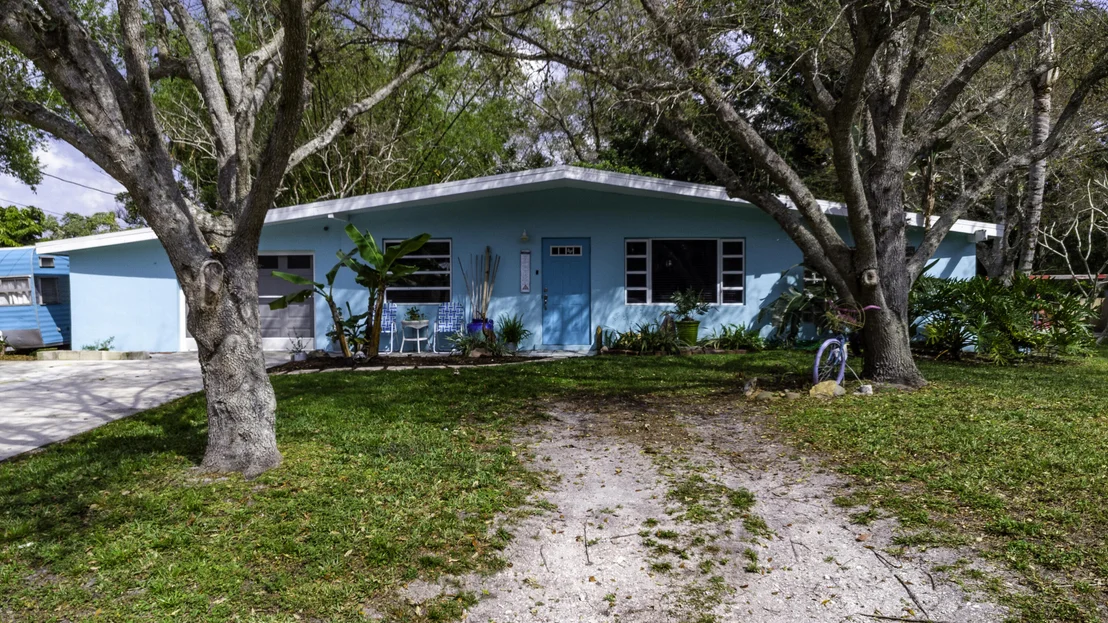 Photo of 3030 Summit Street