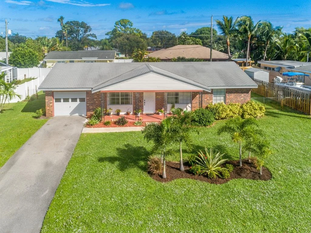 Photo of 115 W Beverly Rd