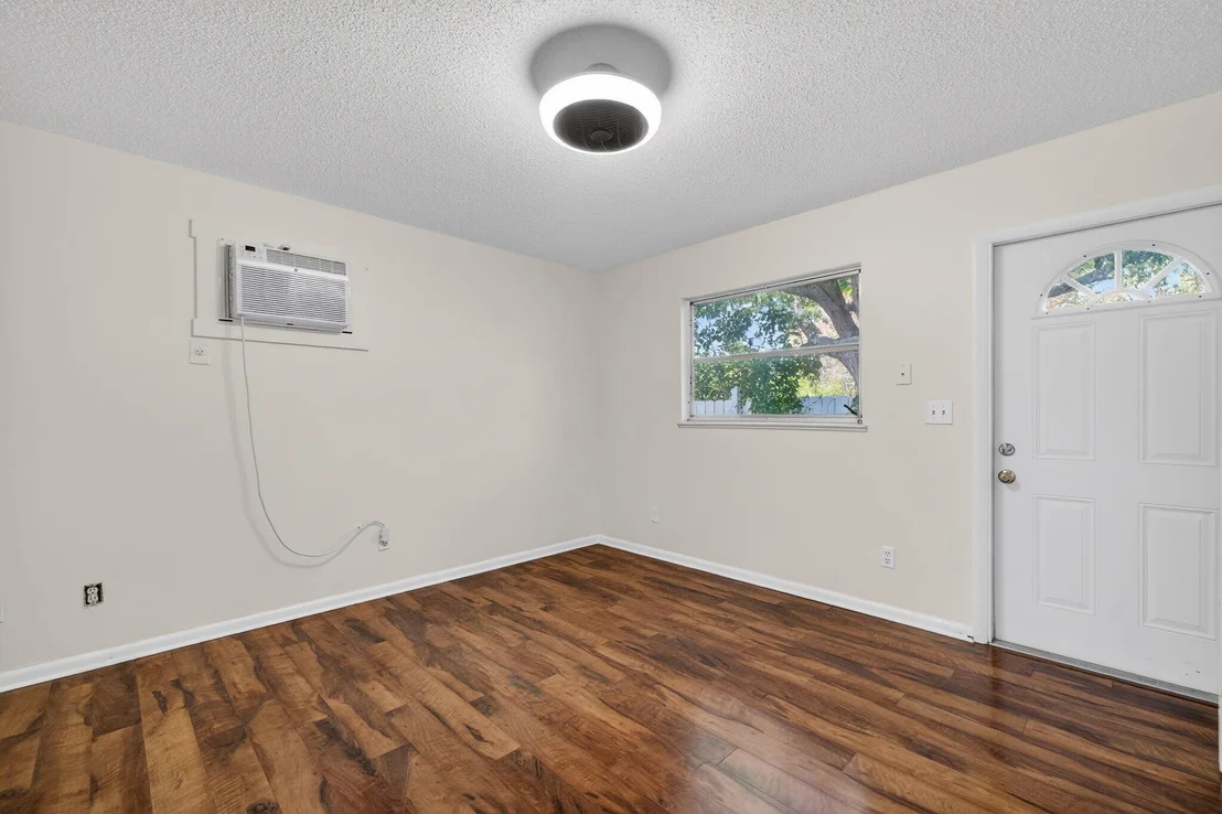 Photo of 1040 SE 5th Street SE