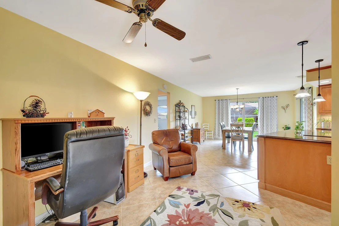 Photo of 8 W Cypress Road