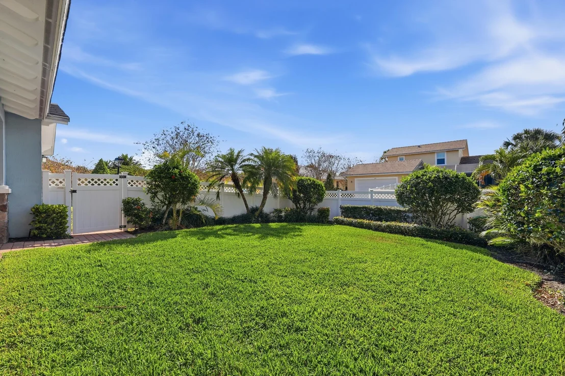 Photo of 1358 Community Drive