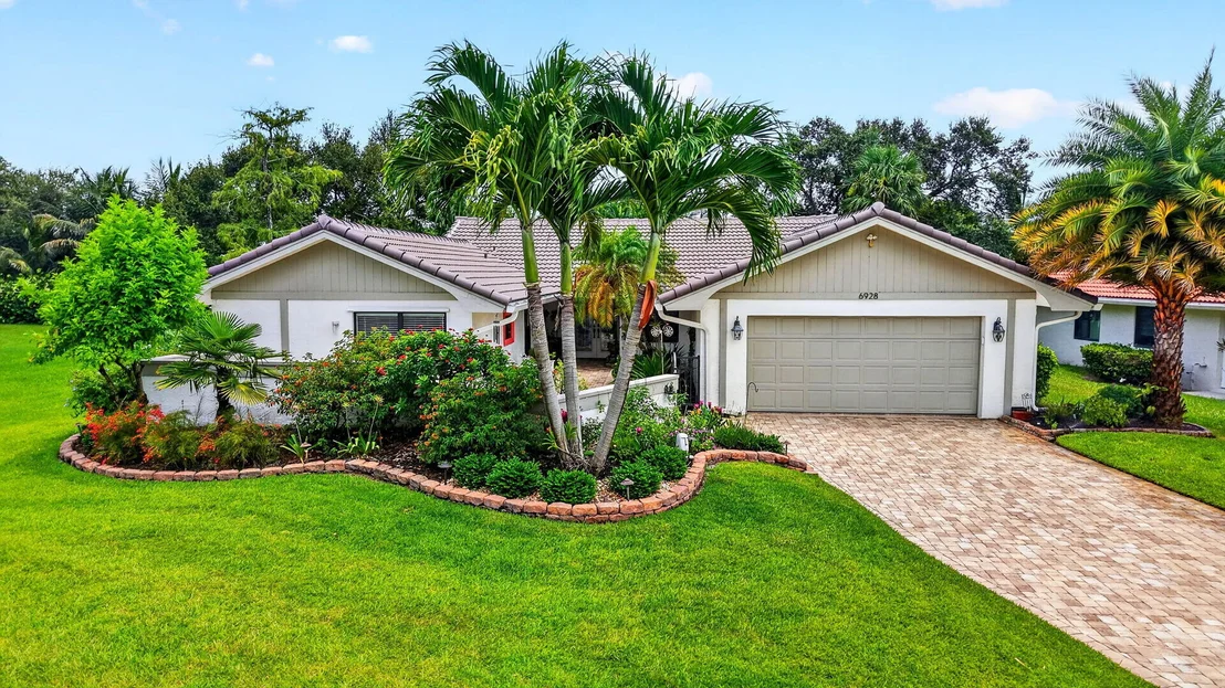Photo of 6928 Villas Drive W