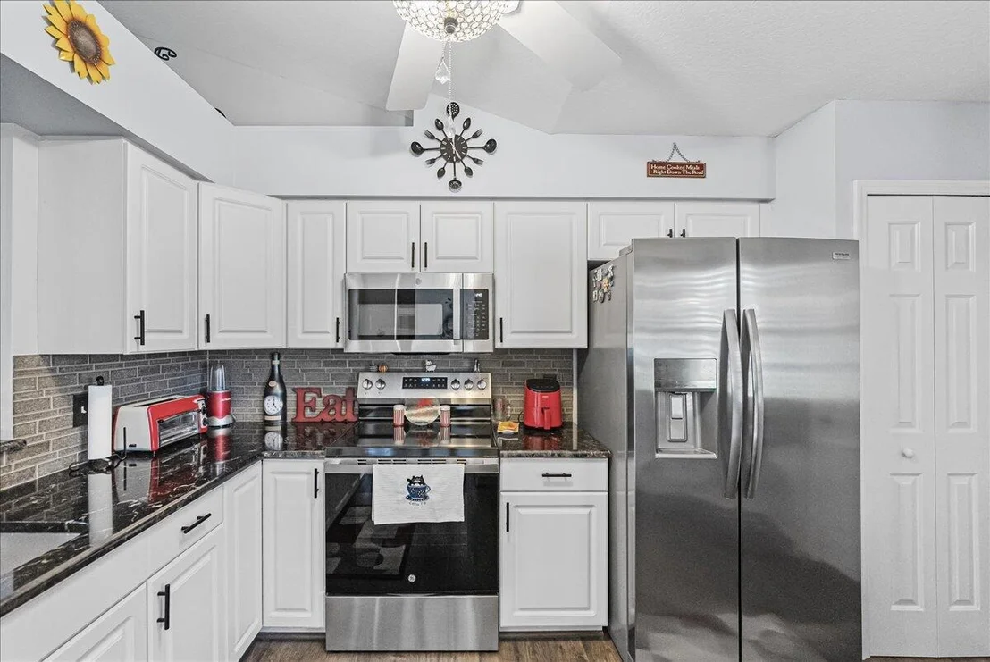 Photo of 552 6th Lane