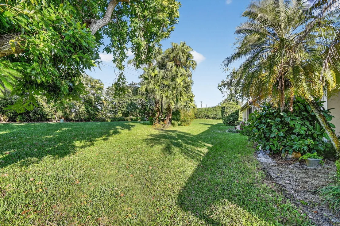 Photo of 7147 Le Chalet Boulevard