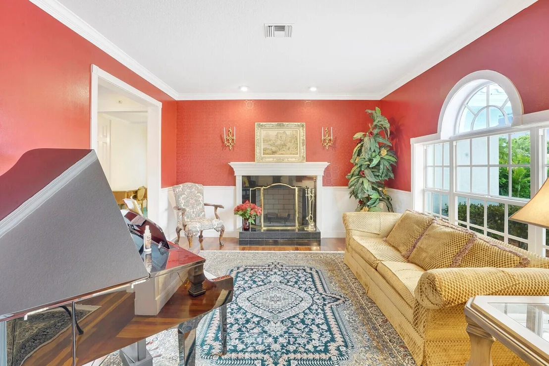 Photo of 2000 Henley Place