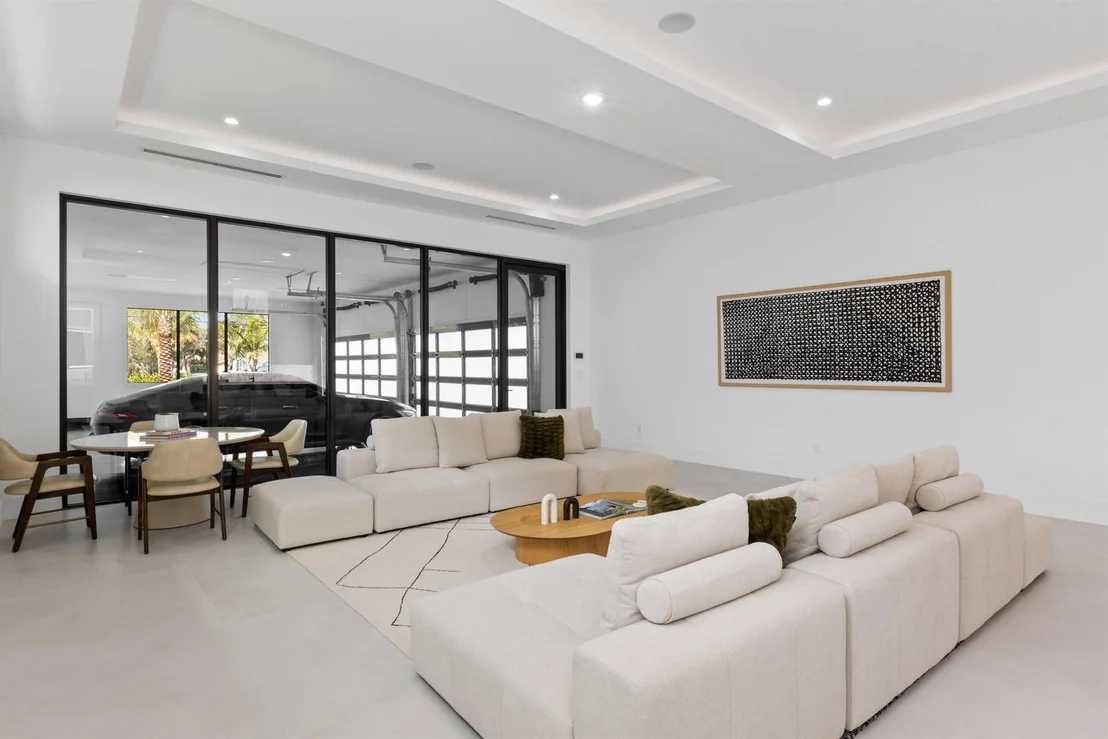 Photo of 88 W Riverside Drive