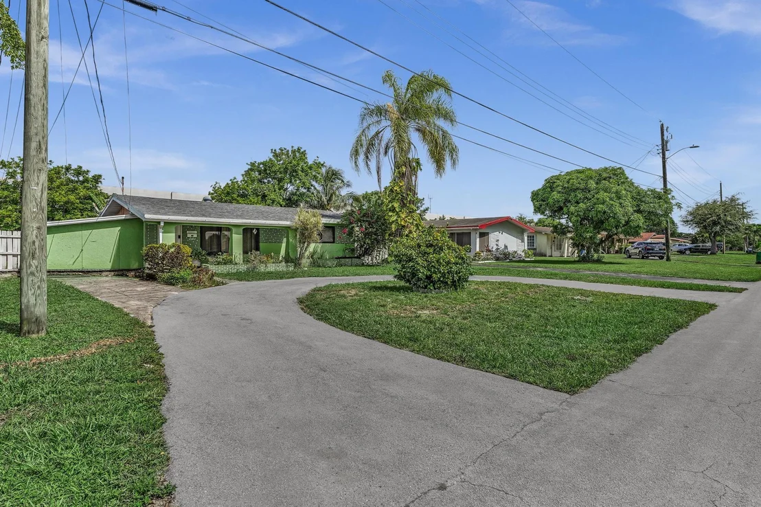 Photo of 2131 Acapulco Drive