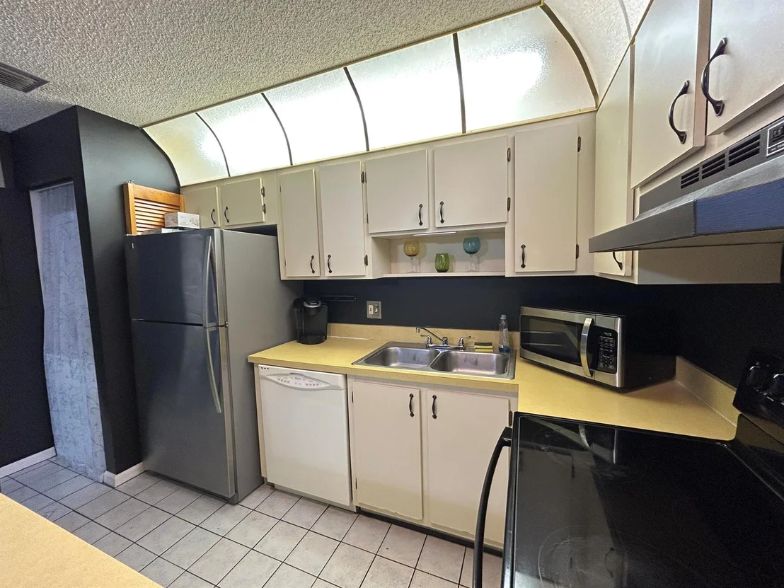 Photo of Unit B at 2737 Lowson B Boulevard