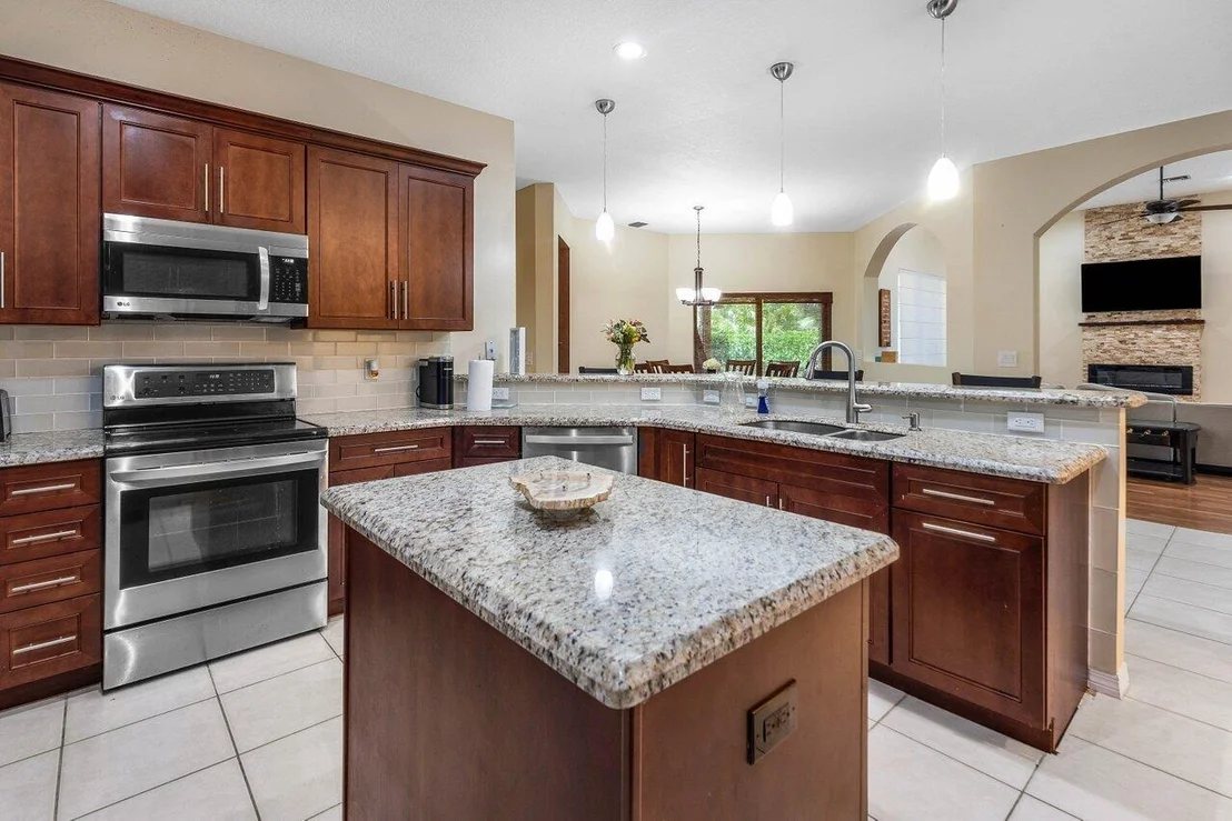 Photo of 11302 Edgewater Circle