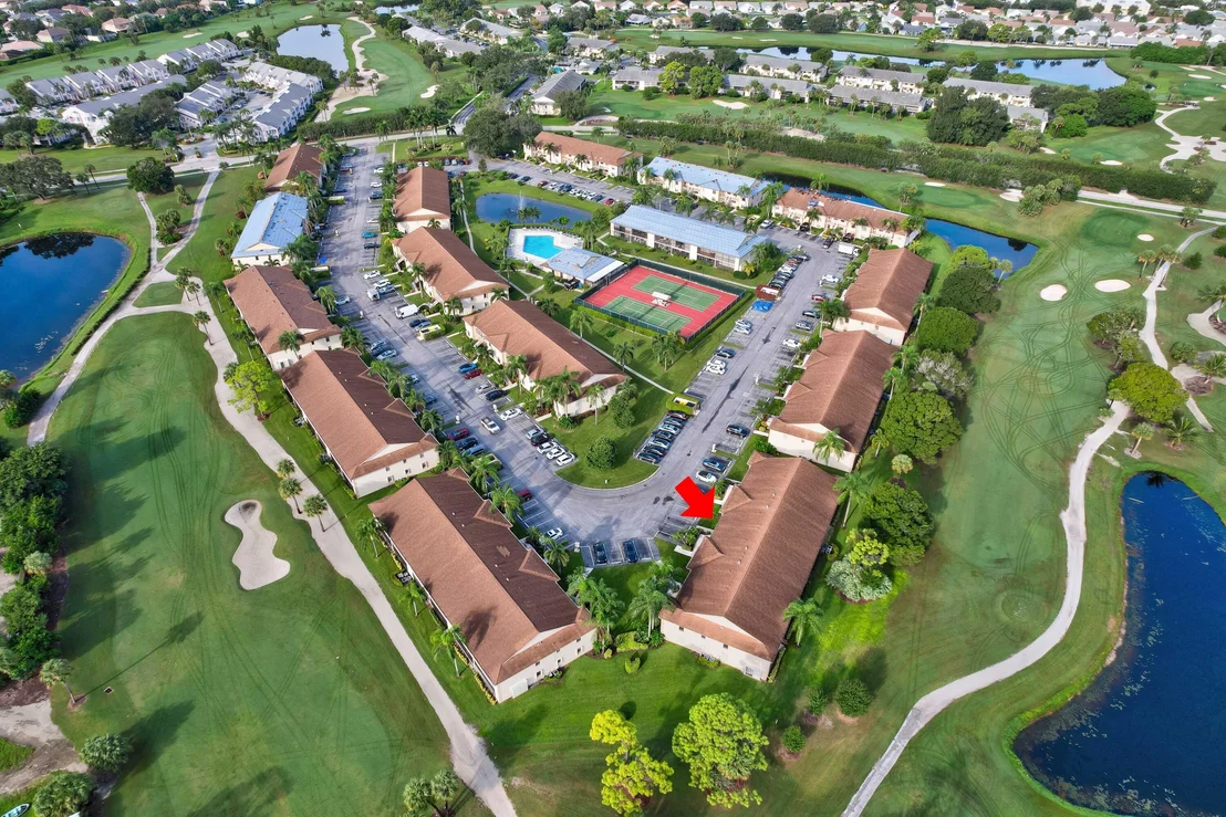Photo of Unit E at 702 Pinecrest Circle