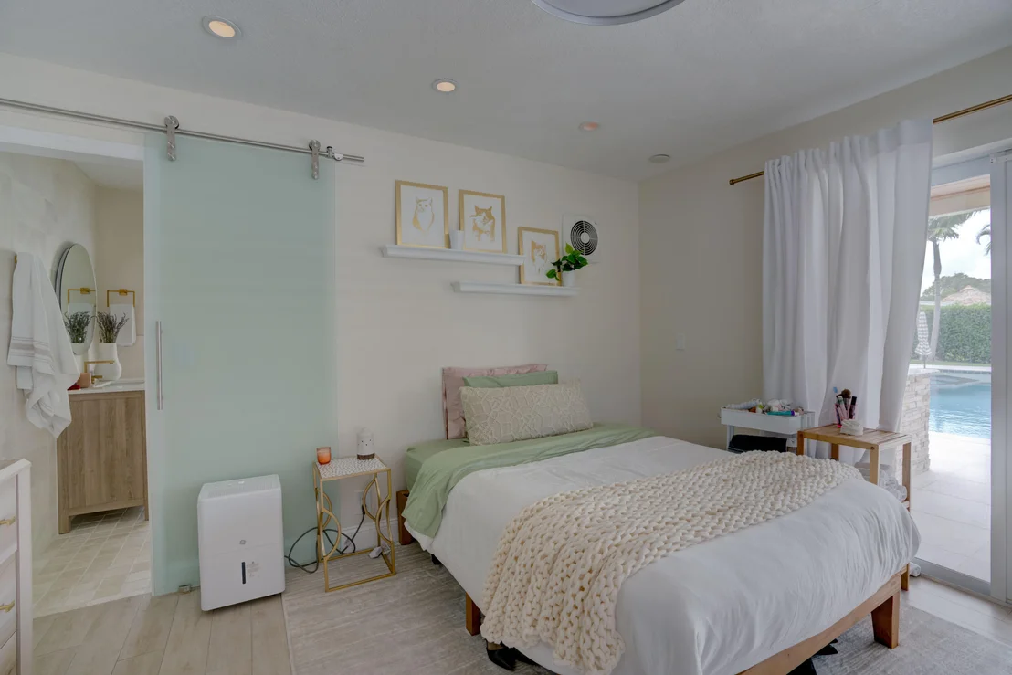 Photo of 2385 Edgewater Drive