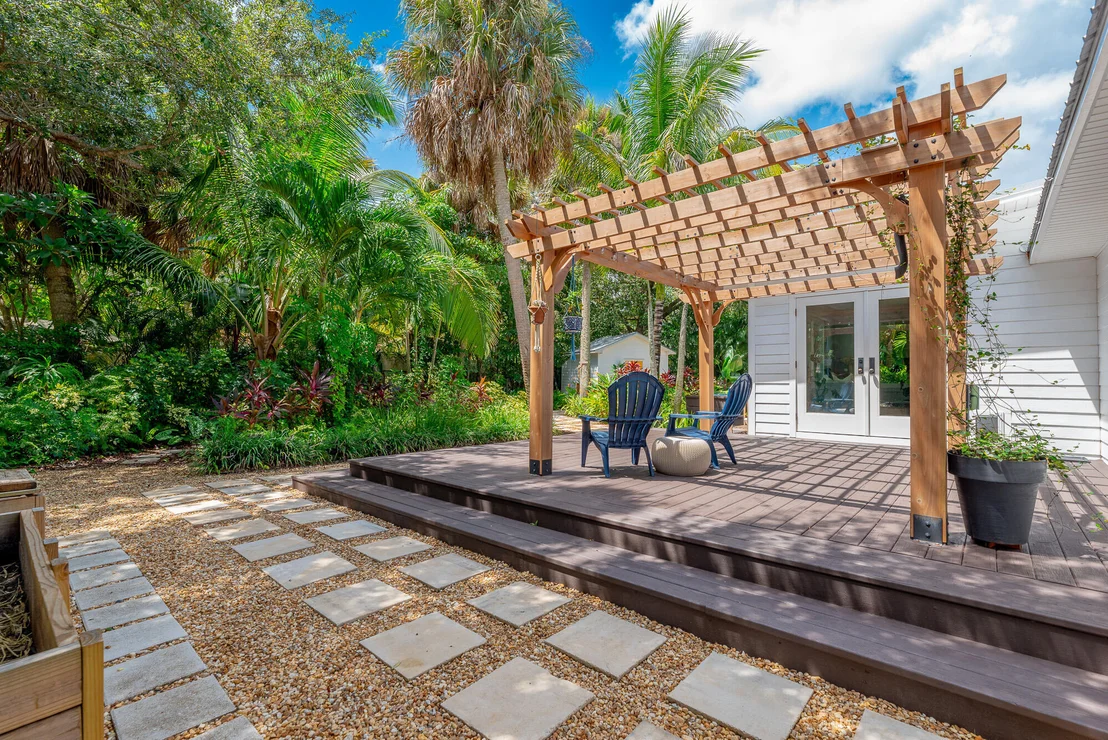 Photo of 547 SW Riverview Street
