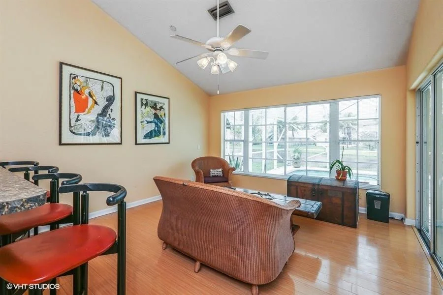 Photo of 1097 Longview
