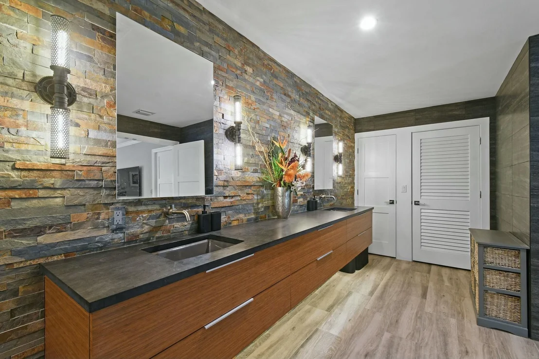 Photo of 801 N Anchorage Drive