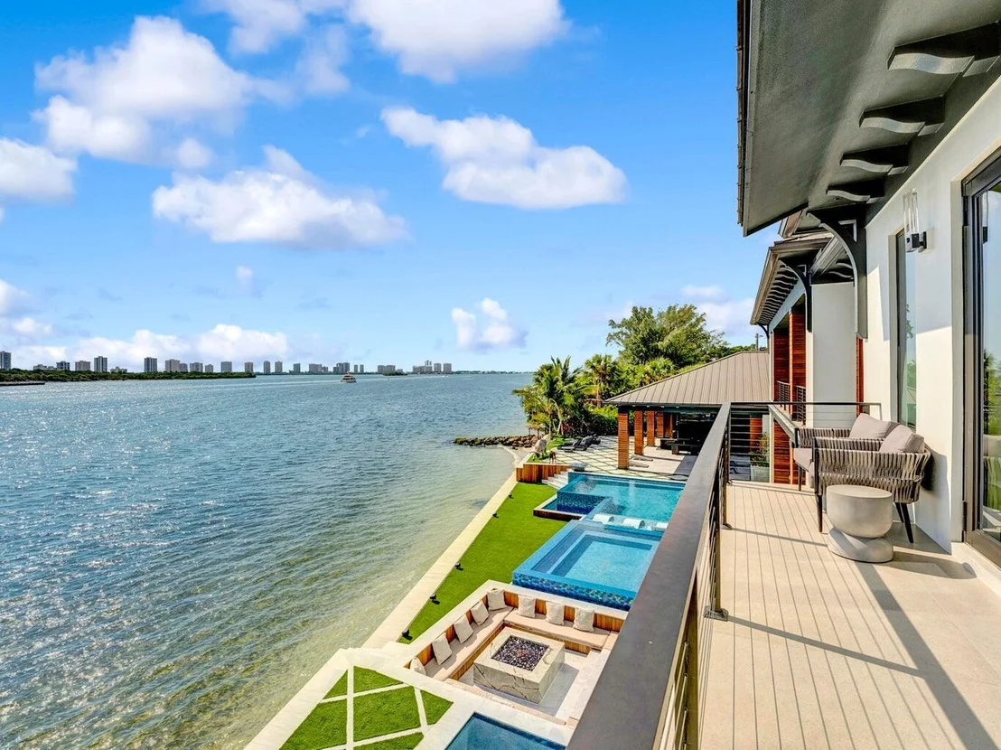 Photo of 712 Lakeside Circle