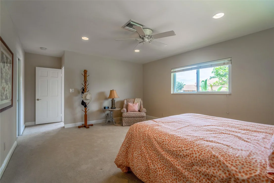 Photo of 3931 NE 27th Terrace