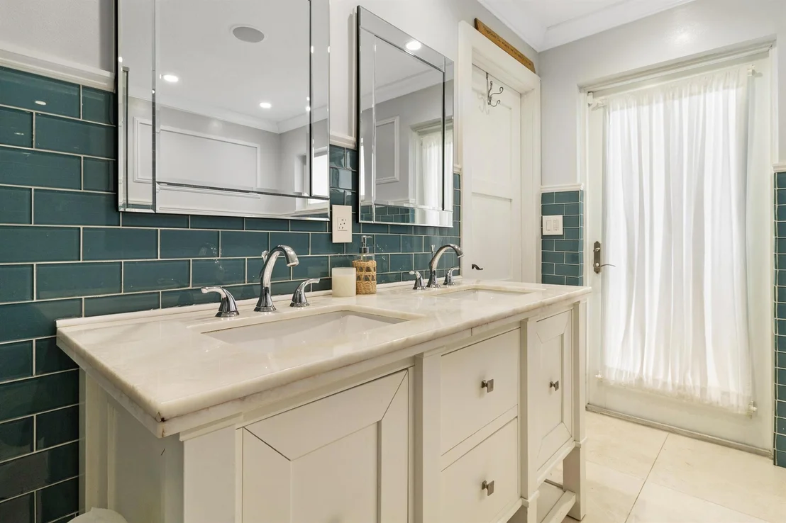 Photo of 811 SE 4th Avenue