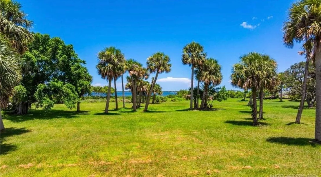 Photo of 122 N Sewalls Point Road