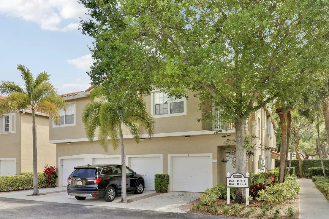 Photo of Unit H at 104 Lighthouse Circle