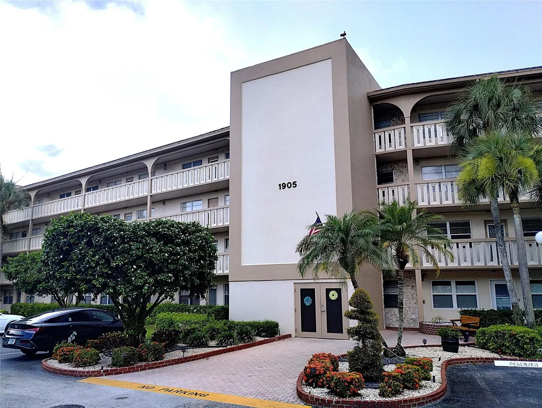 Photo of Unit H3 at 1905 Bermuda Circle