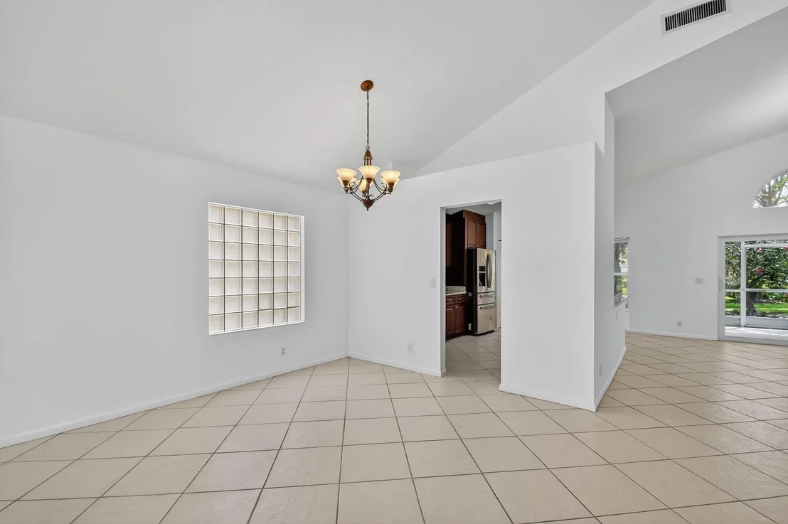Photo of 2707 Pointe Circle