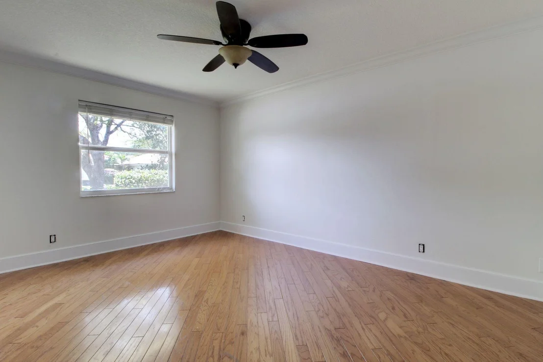 Photo of 949 GREENSWARD Lane