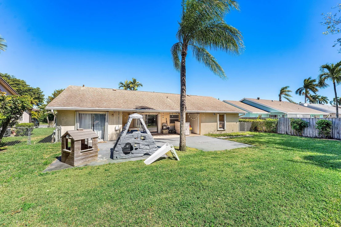 Photo of 838 NW 9th Way