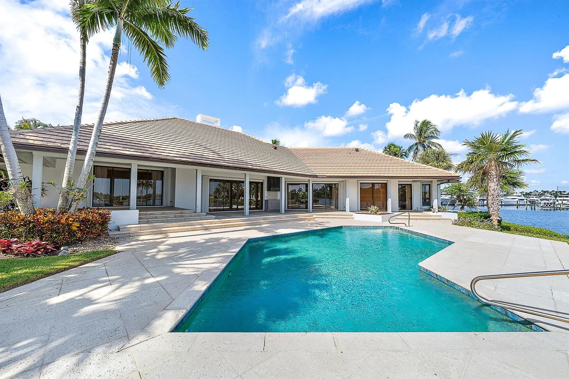 Photo of 231 Commodore Drive
