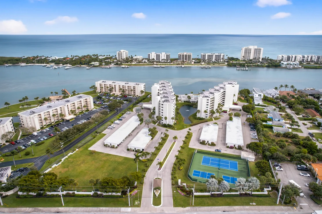 Photo of Unit 607 at 19800 Sandpointe Bay Drive