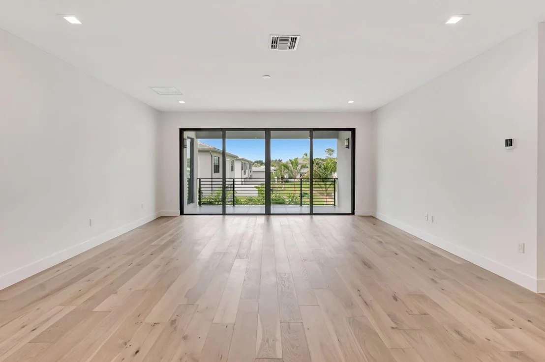 Photo of 9436 Riverside Park Drive