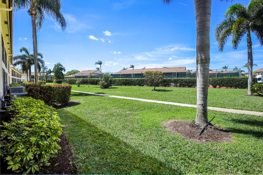 Photo of Unit F at 901 Pinecrest Circle