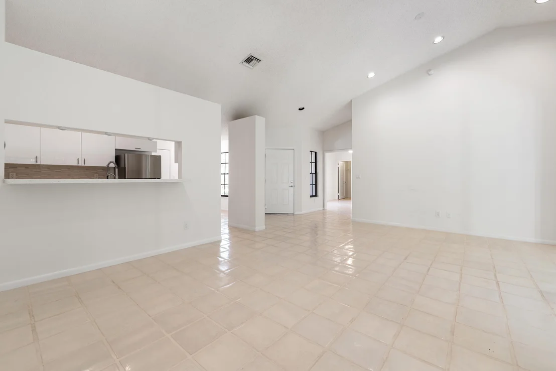 Photo of 7219 Le Chalet Boulevard