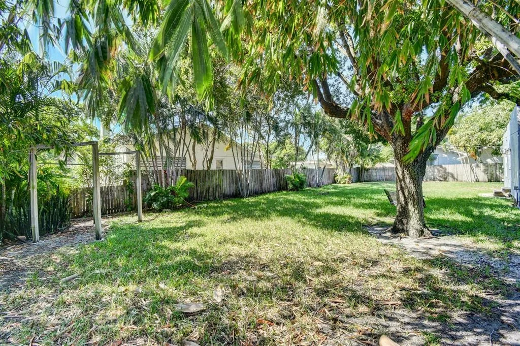 Photo of 415 Avenida Alegre