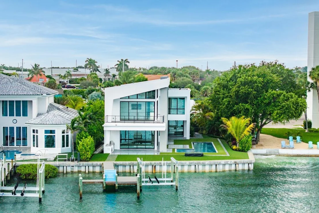 Photo of 3445 Harbor Road N