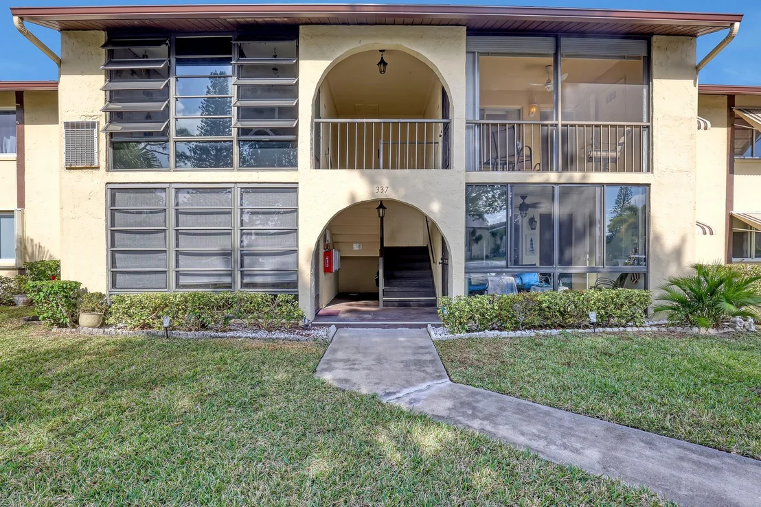 Photo of Unit D2 at 337 Pine Ridge Circle