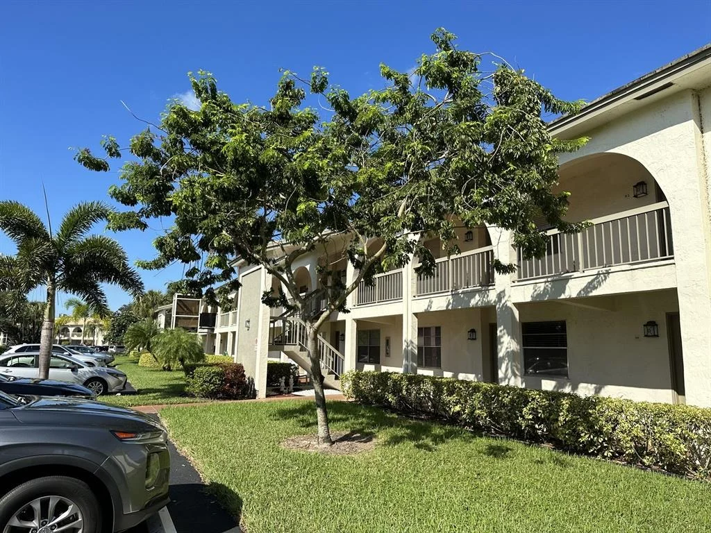 Photo of Unit F2 at 2709 Nassau Bend