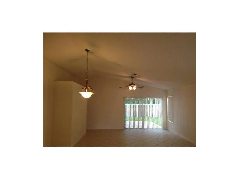 Photo of 1169 Alexander Bend