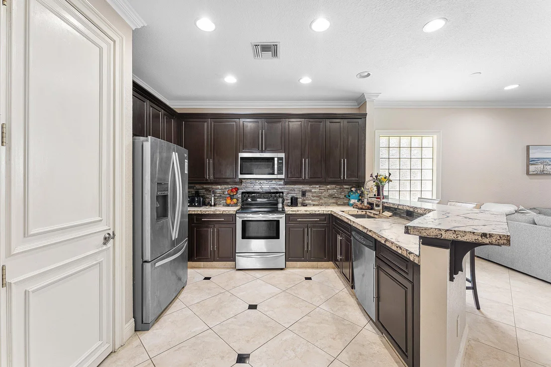 Photo of Unit 310 at 310 VENICE Boulevard
