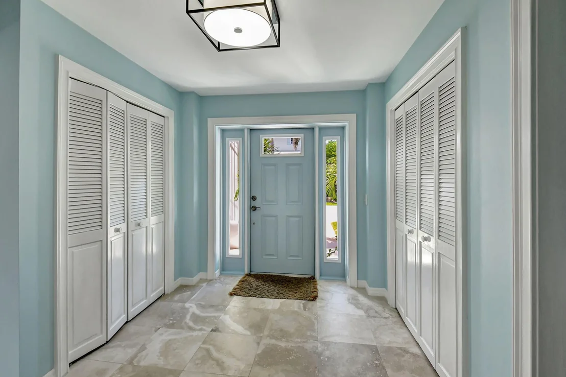 Photo of 827 South Road