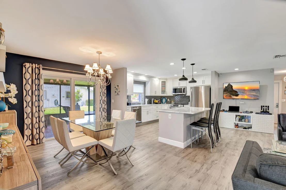 Photo of 6122 Overland Place
