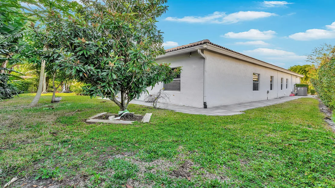 Photo of 11272 Edgewater Circle
