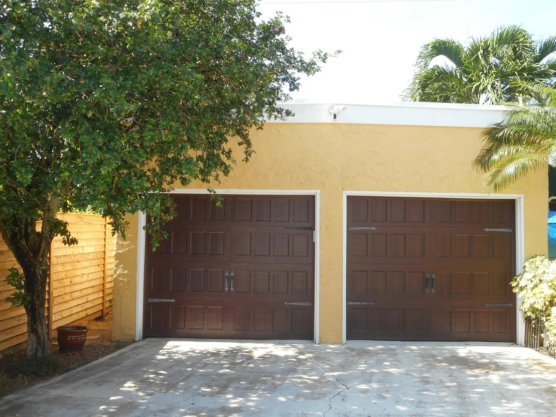 Photo of 830 Biscayne Drive