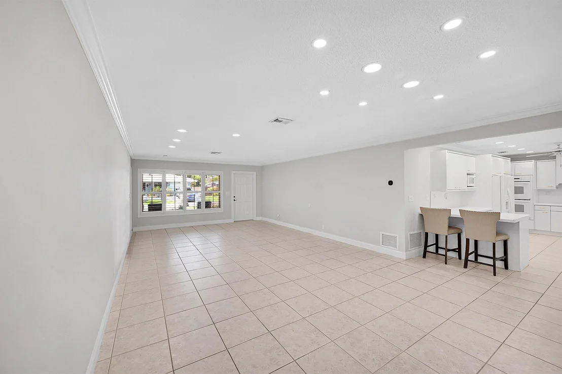 Photo of 2585 SE 6th Street