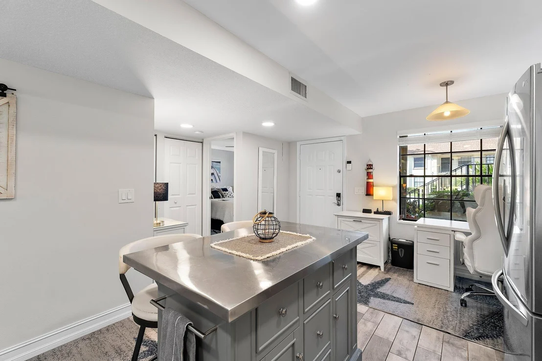 Photo of Unit B at 1201 Pinecrest Circle