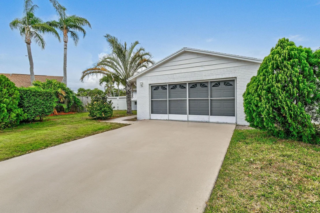 Photo of 160 Banyan Circle