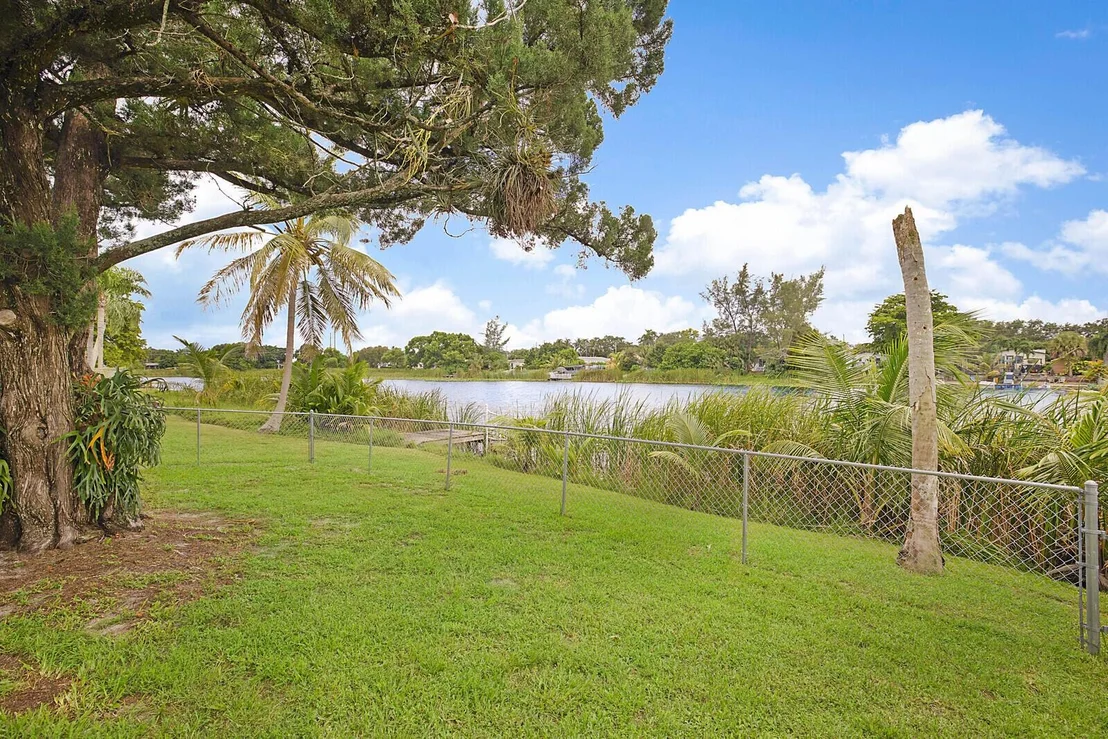 Photo of 4222 Hibiscus Circle