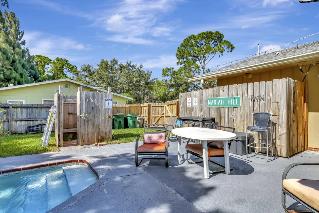 Photo of 5903 Sunset Boulevard