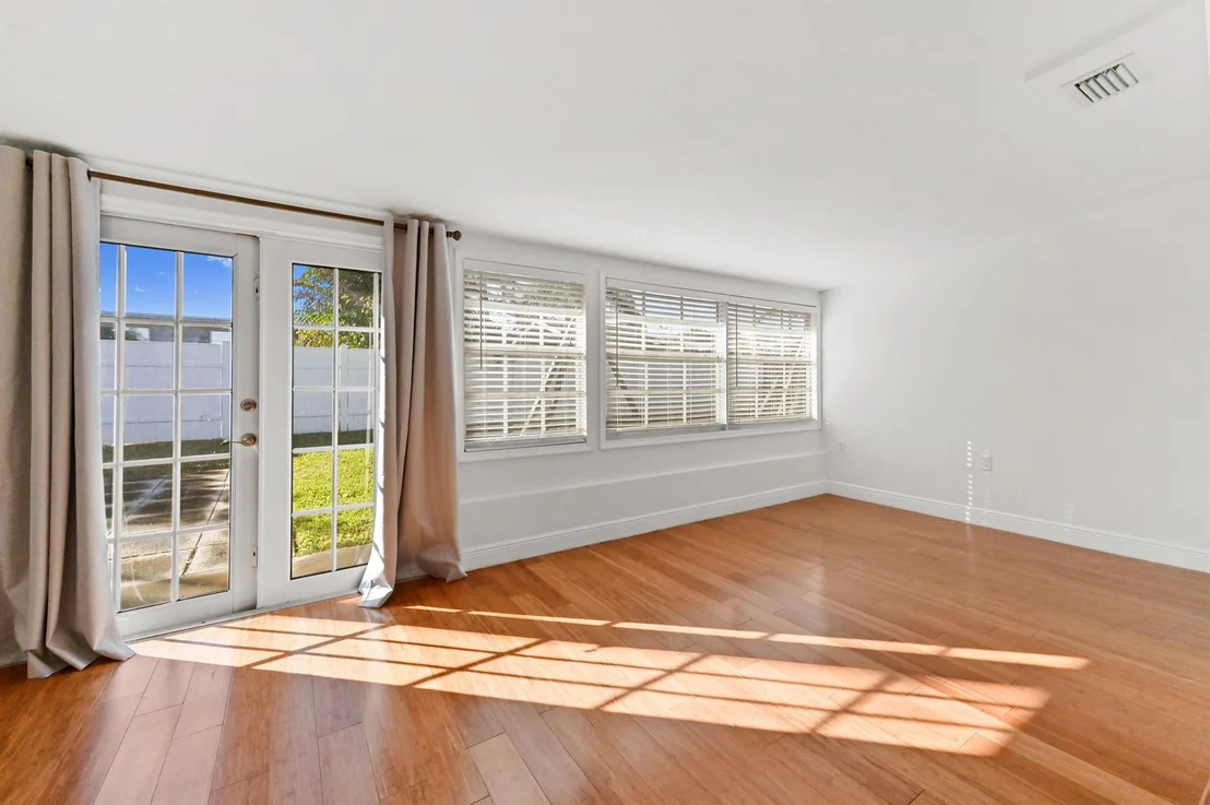 Photo of 1467 Cochran Drive