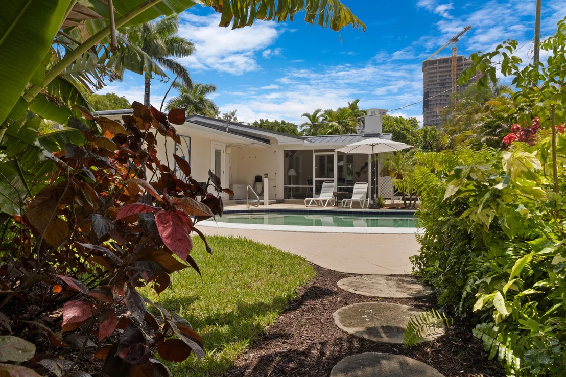 Photo of 3240 Lakeview Drive
