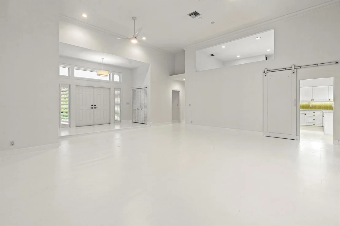 Photo of 136 N River Drive W